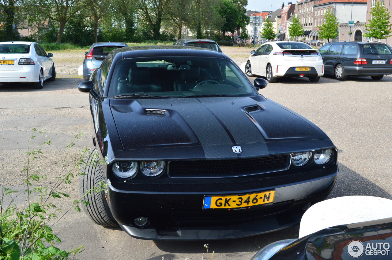 Dodge Challenger SRT-8