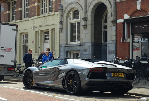 Lamborghini Aventador LP700-4 Roadster