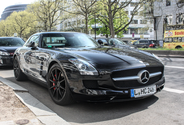 Mercedes-Benz SLS AMG