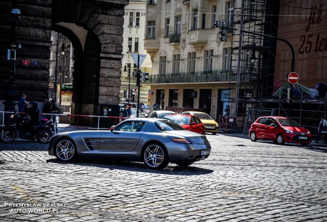 Mercedes-Benz SLS AMG