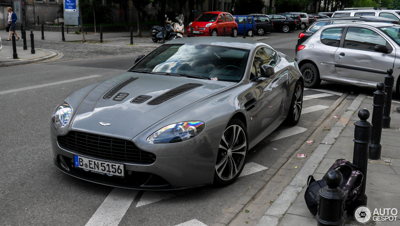 Aston Martin V12 Vantage