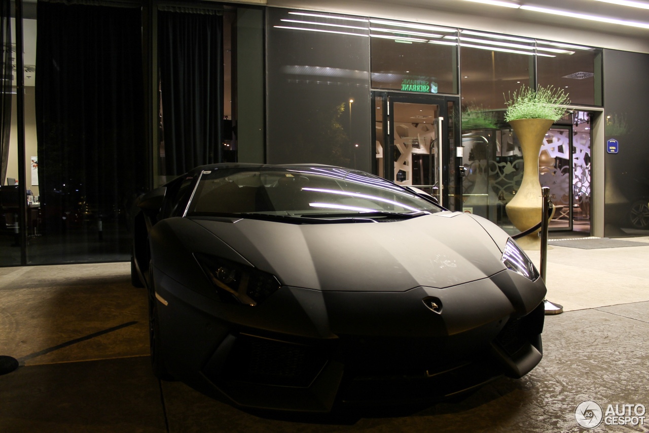 Lamborghini Aventador LP700-4 Roadster