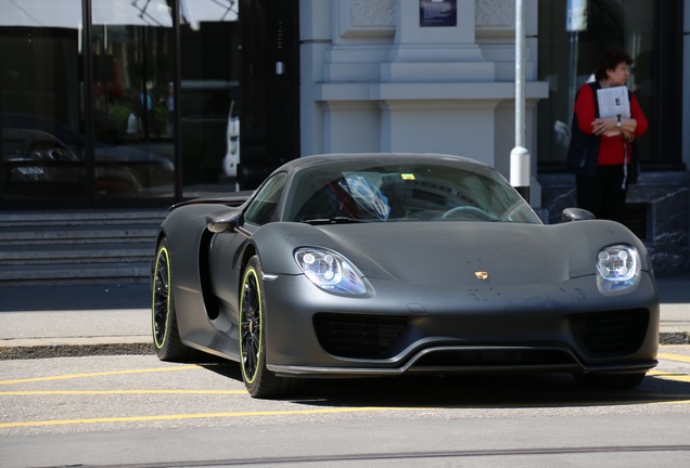 Porsche 918 Spyder Weissach Package