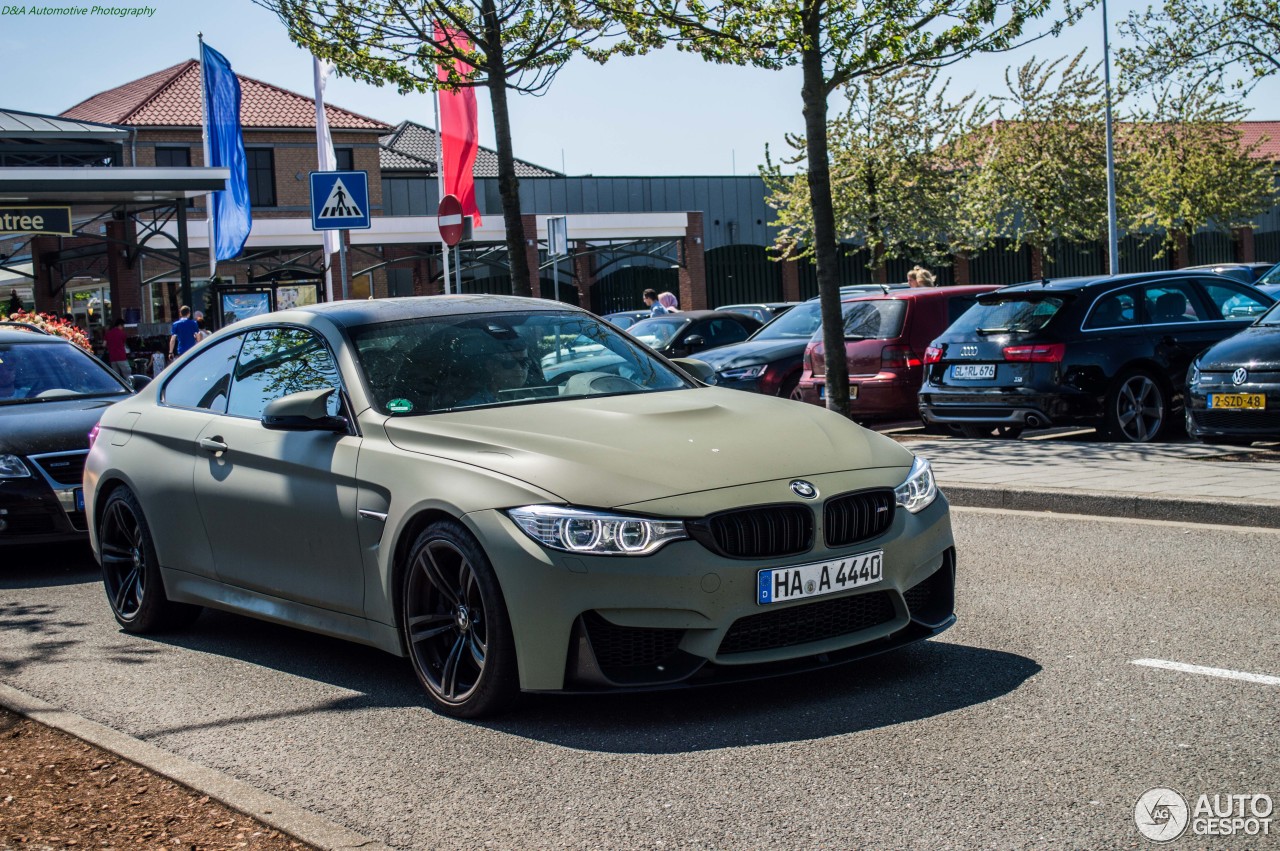 BMW M4 F82 Coupé Versus Performance