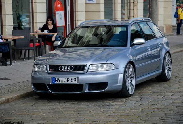 Audi RS4 Avant B5