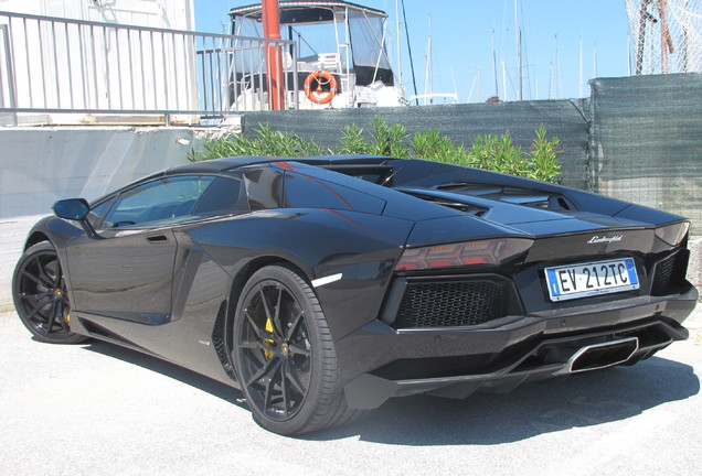 Lamborghini Aventador LP700-4 Roadster