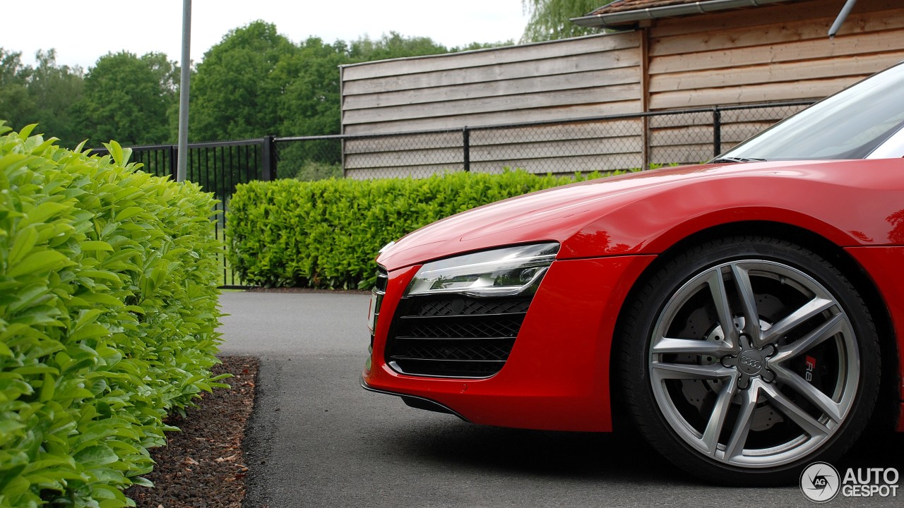 Audi R8 V8 Spyder 2013