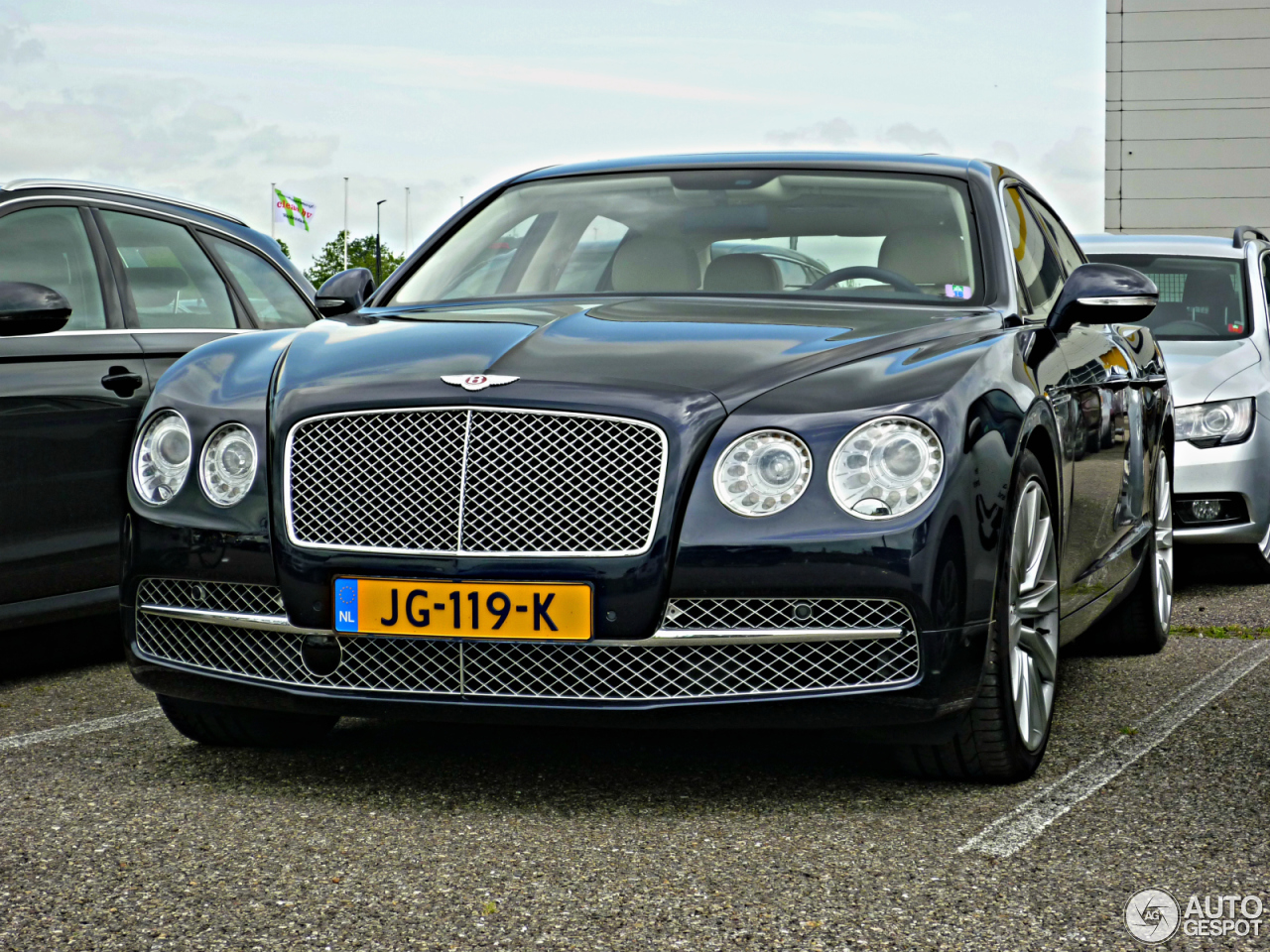 Bentley Flying Spur V8