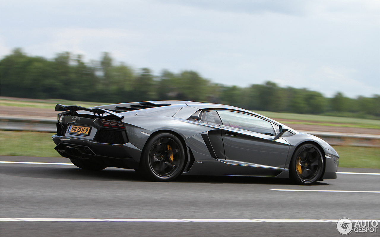 Lamborghini Aventador LP700-4