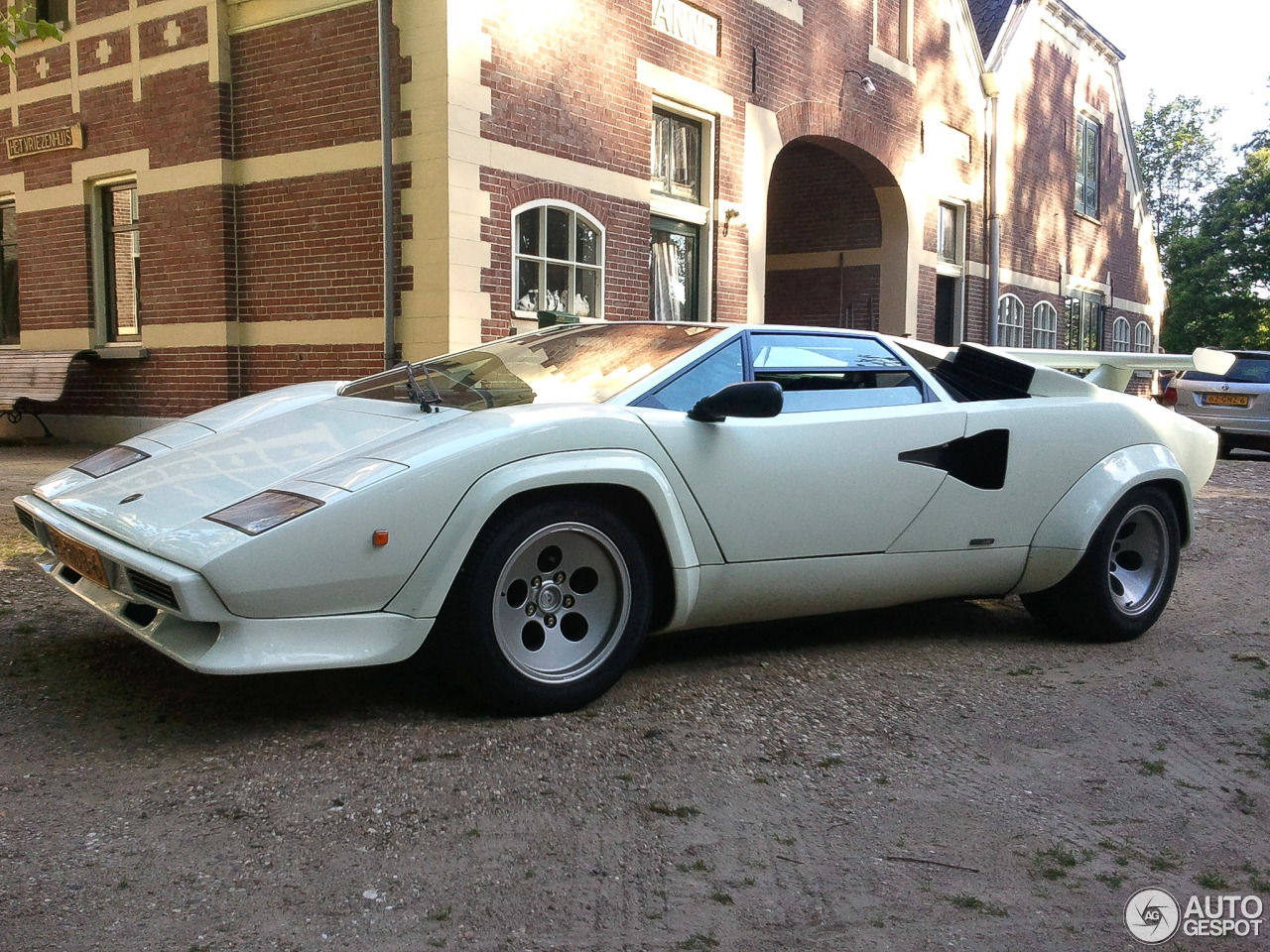 From Winterswijk to Utrecht: Following the journey of two Lamborghini Countachs