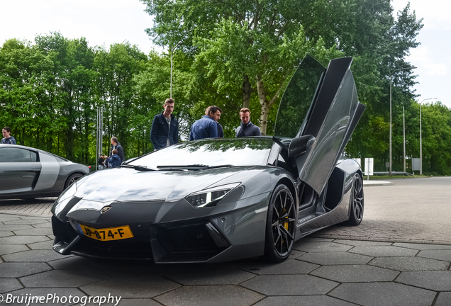 Lamborghini Aventador LP700-4 Roadster