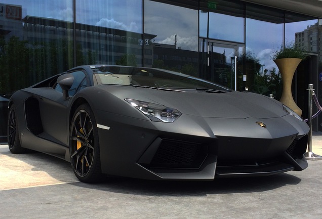 Lamborghini Aventador LP700-4 Roadster