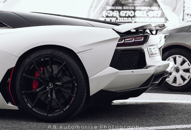 Lamborghini Aventador LP700-4 Roadster Pirelli Edition