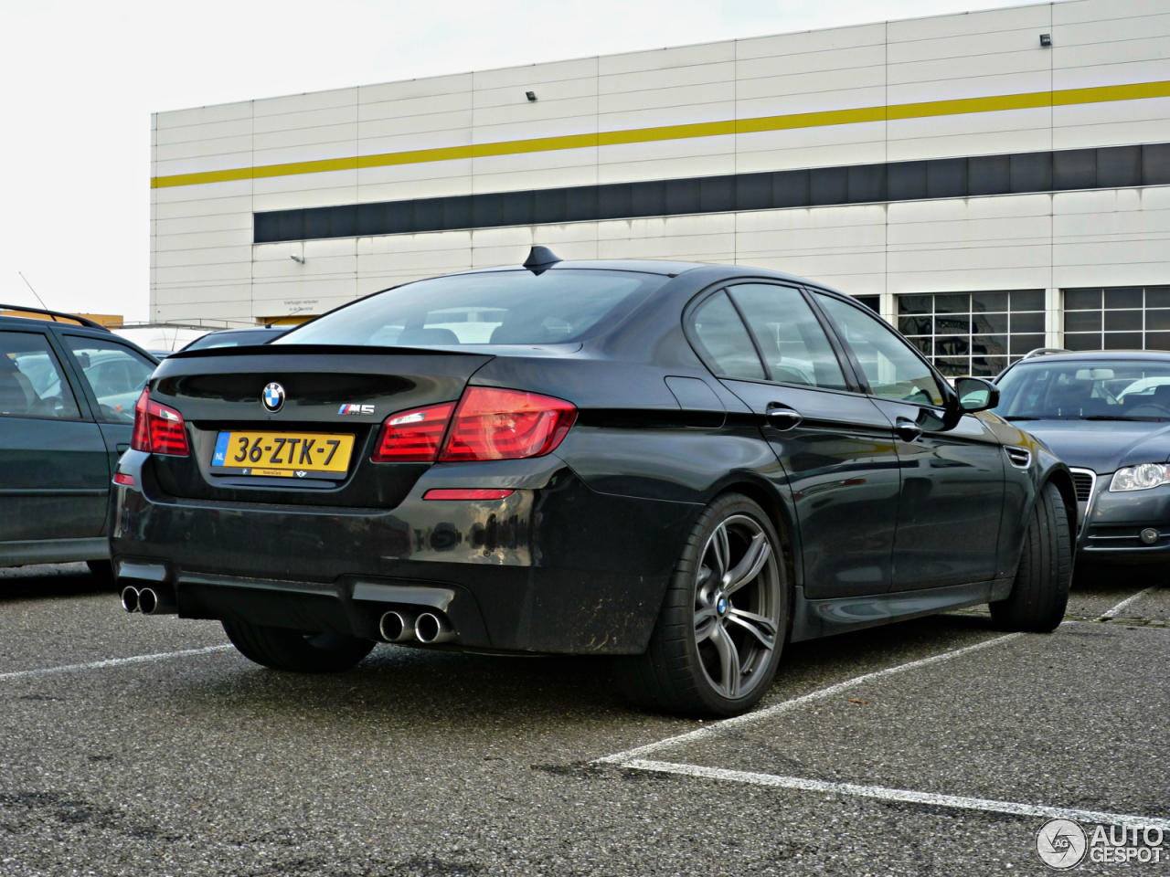 BMW M5 F10 2011