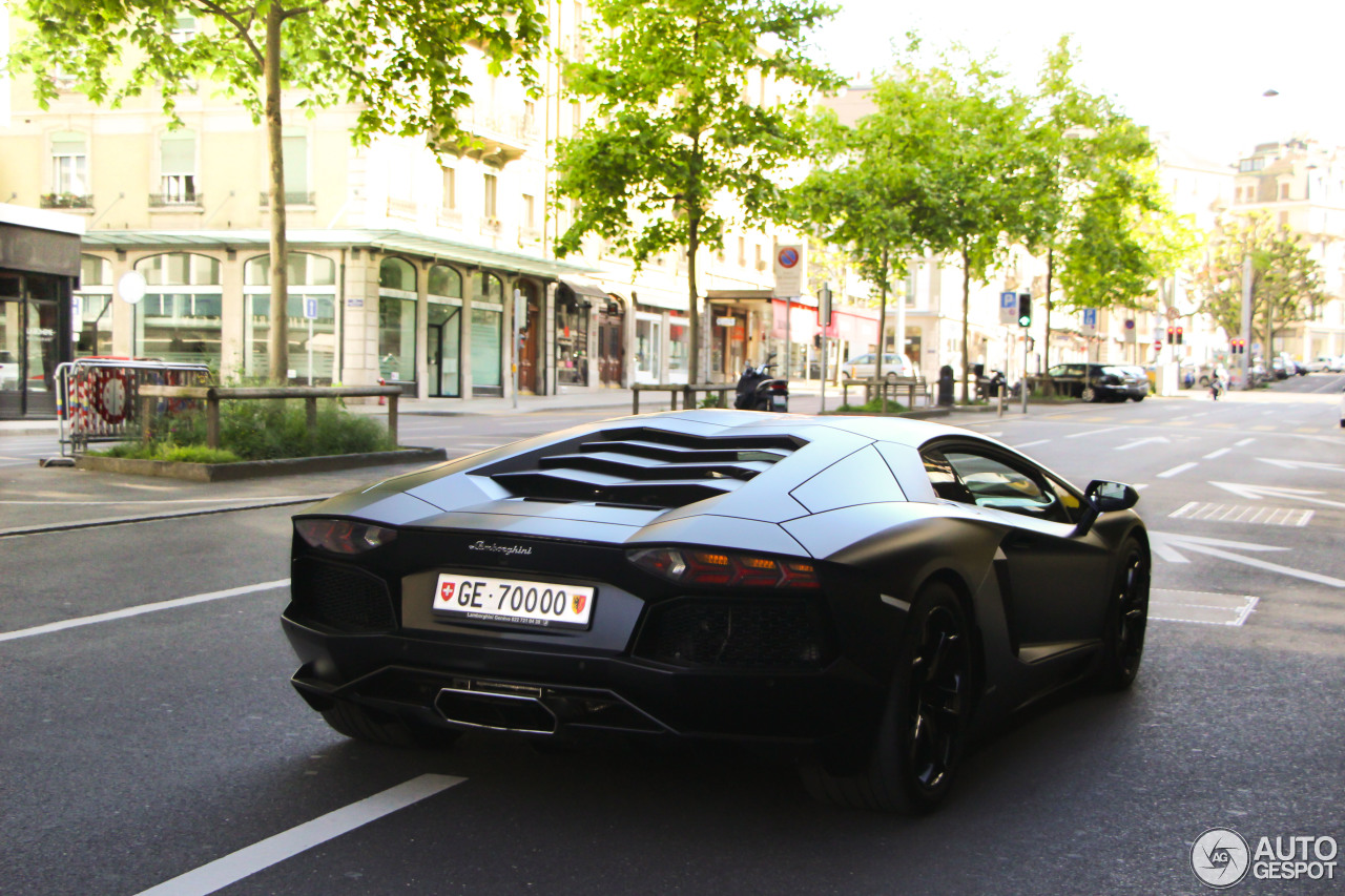 Lamborghini Aventador LP700-4