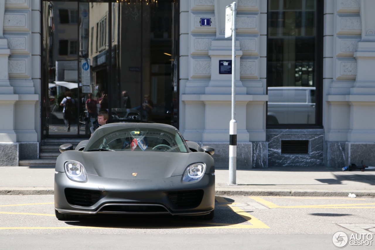 Porsche 918 Spyder Weissach Package