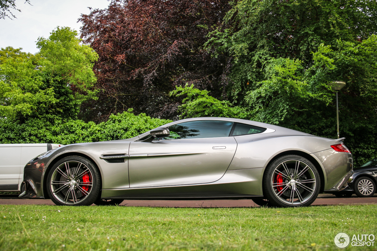 Aston Martin Vanquish 2013