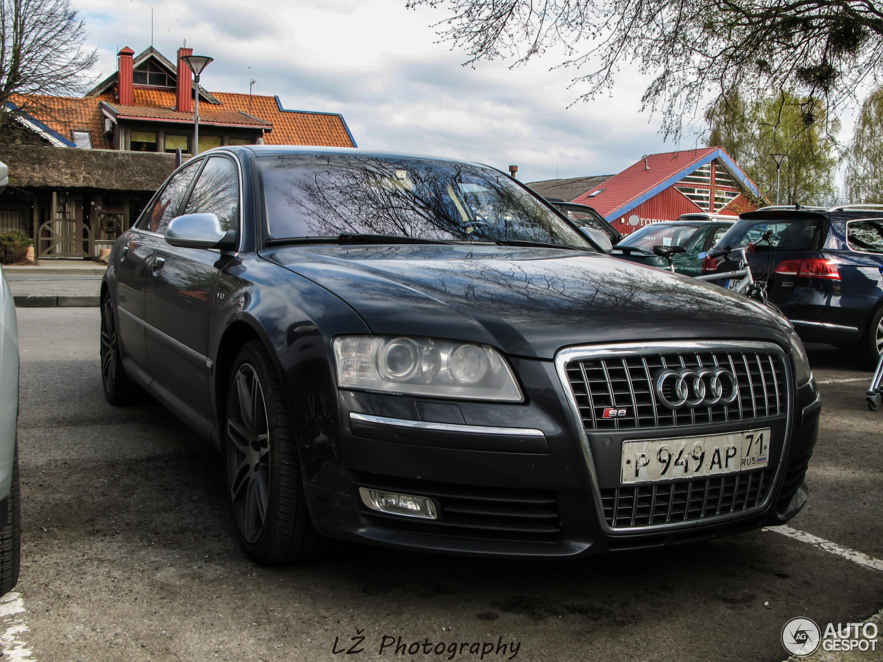 Audi S8 D3