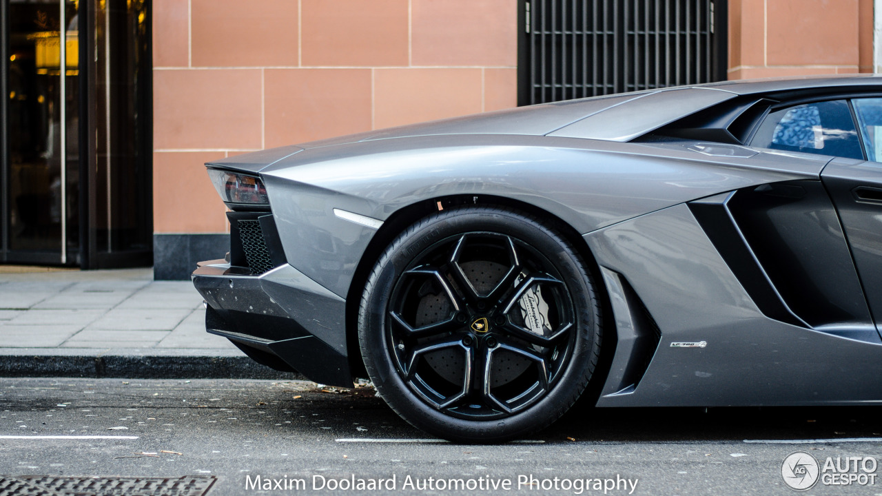 Lamborghini Aventador LP700-4