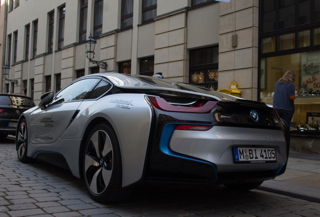 BMW i8