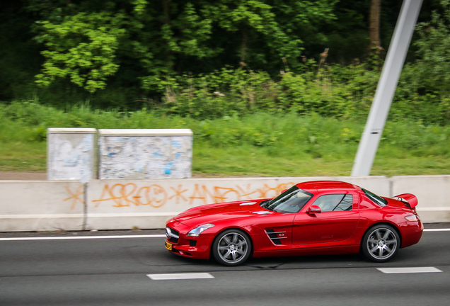 Mercedes-Benz SLS AMG