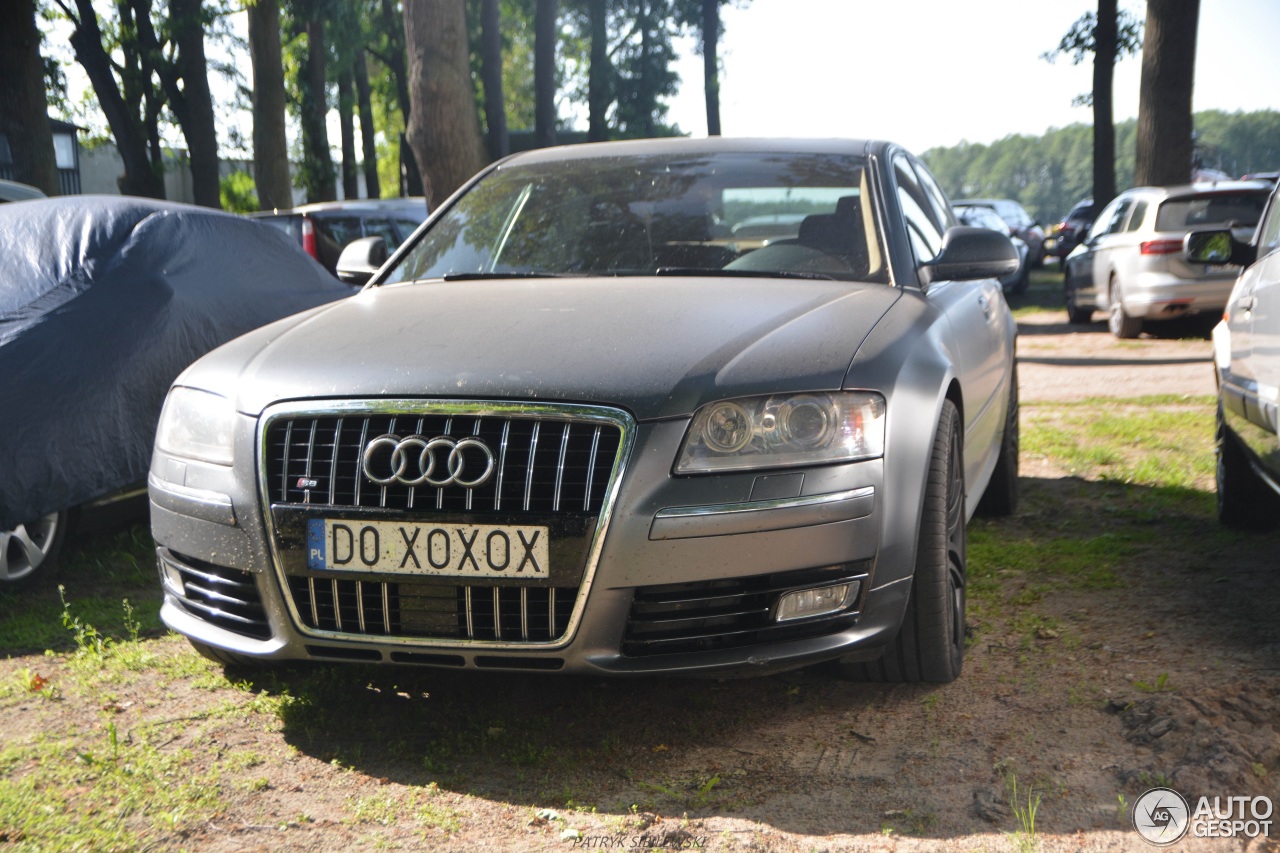 Audi S8 D3