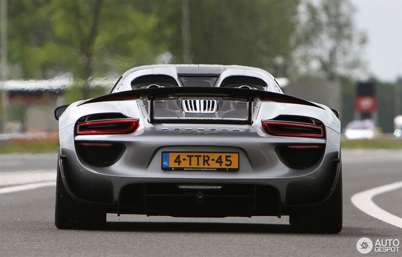 Porsche 918 Spyder Weissach Package