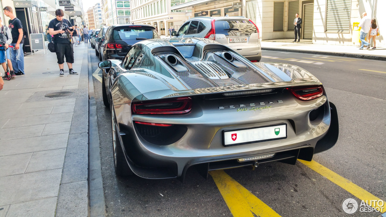 Porsche 918 Spyder Weissach Package