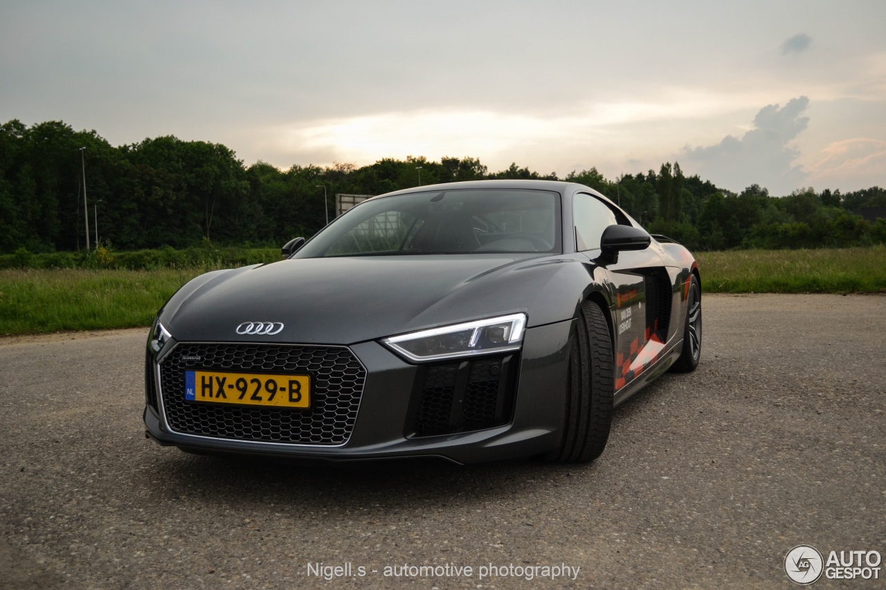 Audi R8 V10 Plus 2015