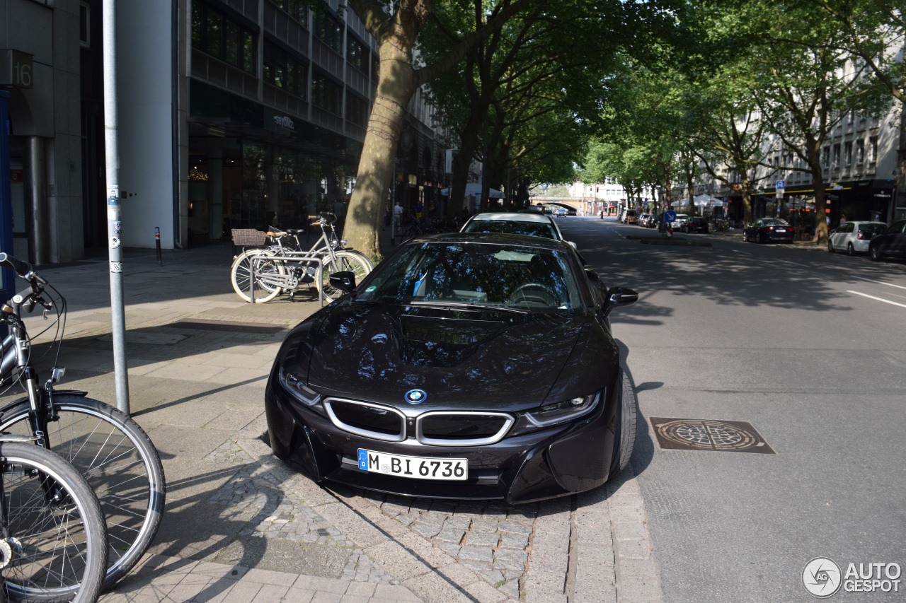 BMW i8