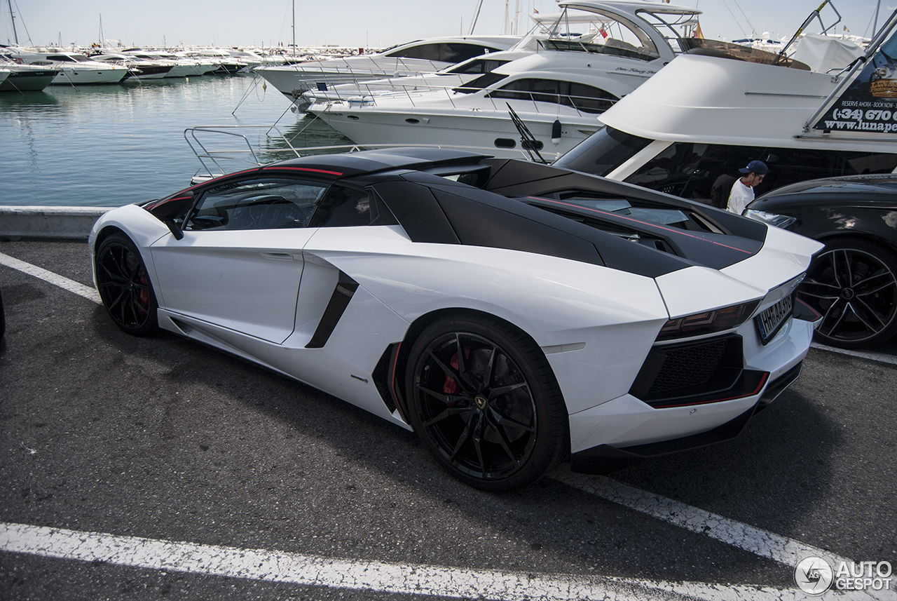 Lamborghini Aventador LP700-4 Roadster Pirelli Edition