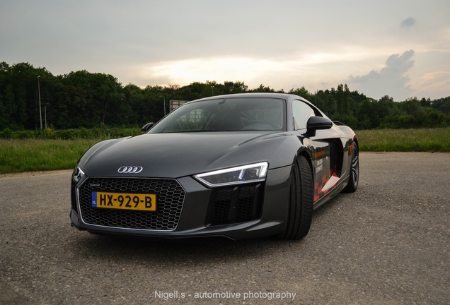 Audi R8 V10 Plus 2015