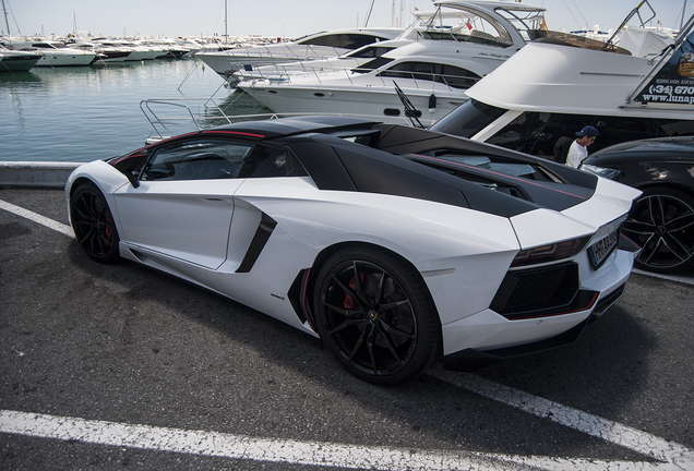 Lamborghini Aventador LP700-4 Roadster Pirelli Edition