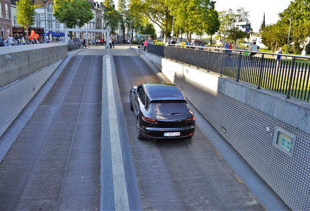 Porsche 95B Macan Turbo