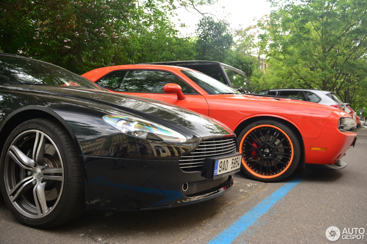 Aston Martin V8 Vantage Roadster - 30 May 2016 - Autogespot