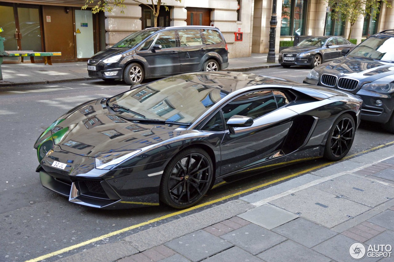 Lamborghini Aventador LP700-4