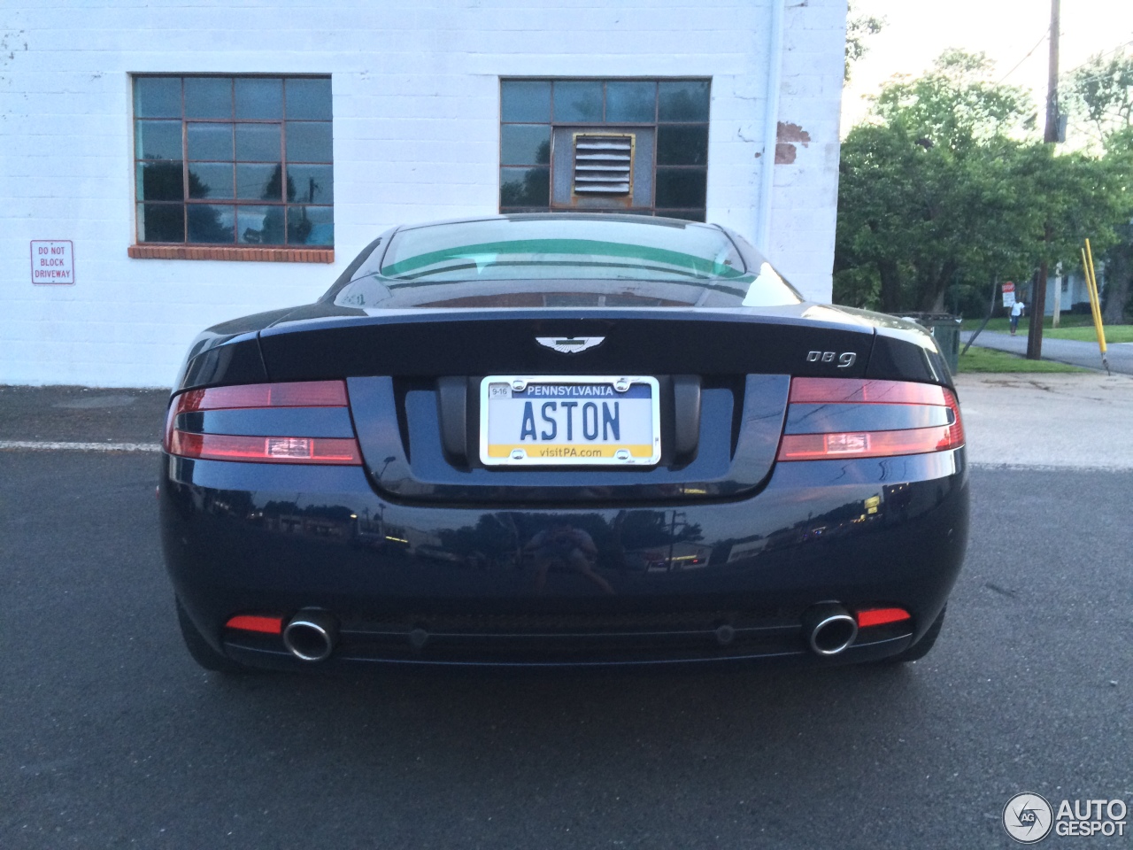 Aston Martin DB9