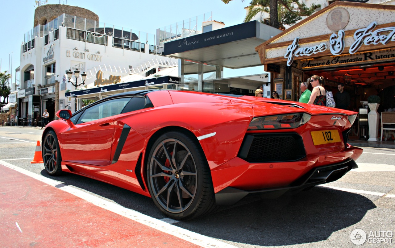 Lamborghini Aventador LP700-4 Roadster