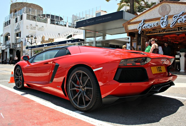 Lamborghini Aventador LP700-4 Roadster