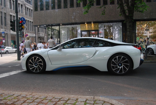 BMW i8