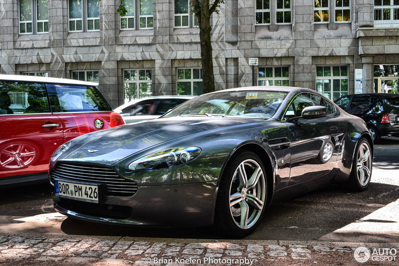 Aston Martin V8 Vantage