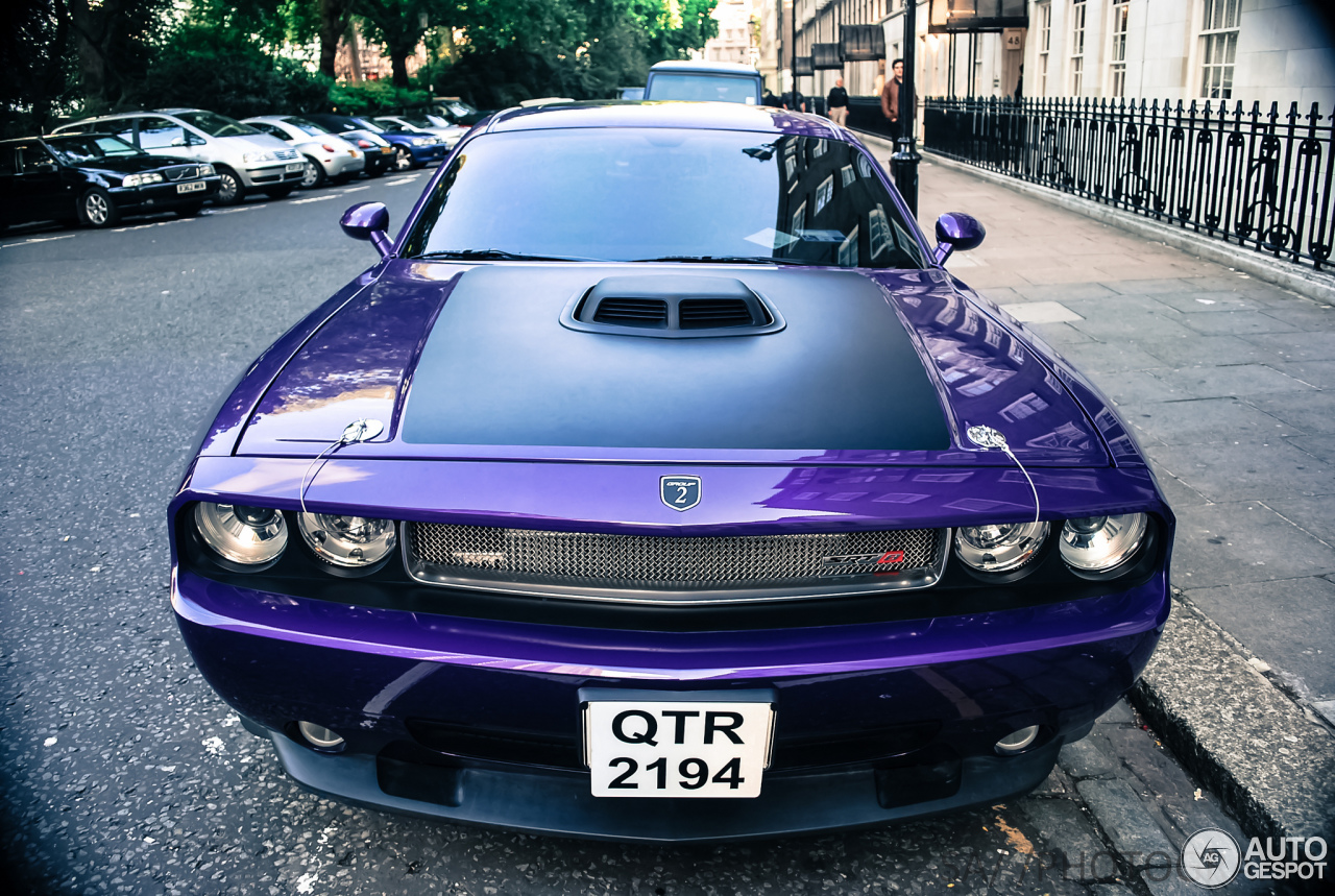 Dodge Challenger SRT-8