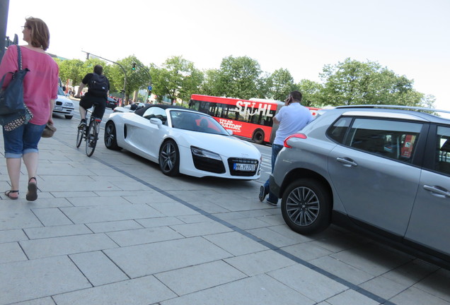 Audi R8 V8 Spyder 2013