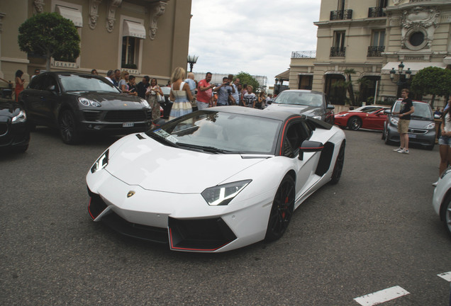 Lamborghini Aventador LP700-4 Roadster Pirelli Edition