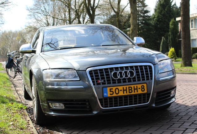 Audi S8 D3