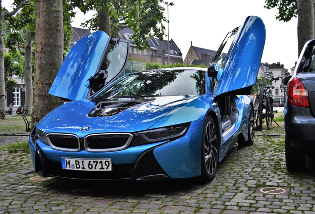 BMW i8