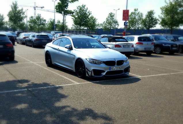 BMW M4 F82 Coupé Versus Performance