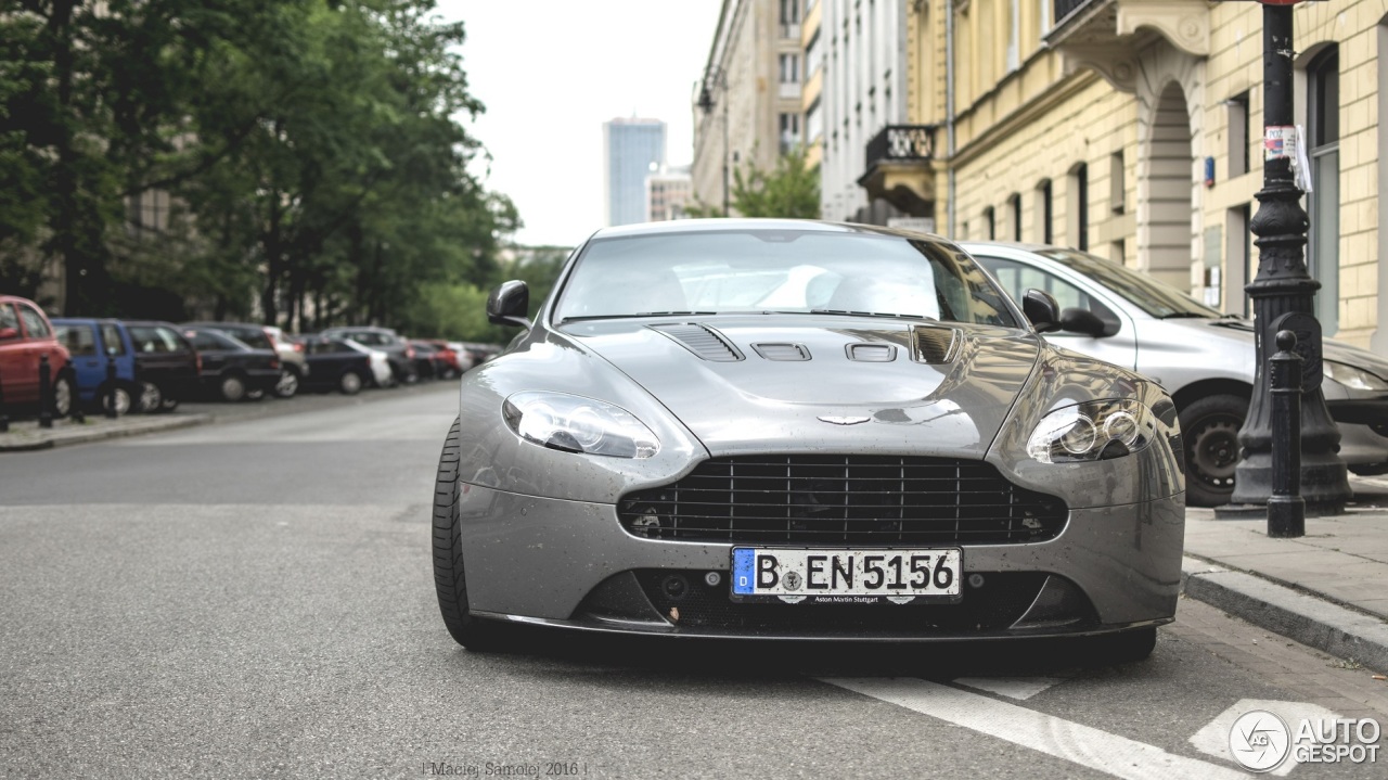 Aston Martin V12 Vantage