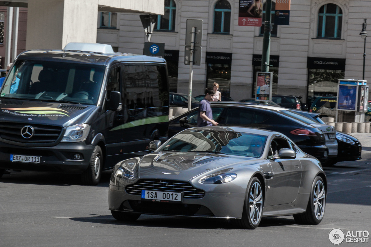 Aston Martin V12 Vantage