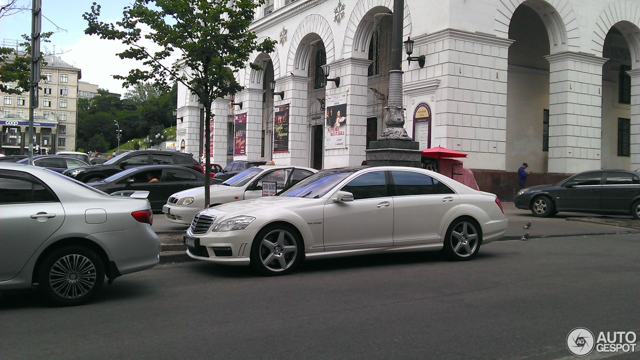 Mercedes-Benz S 65 AMG V221 2010